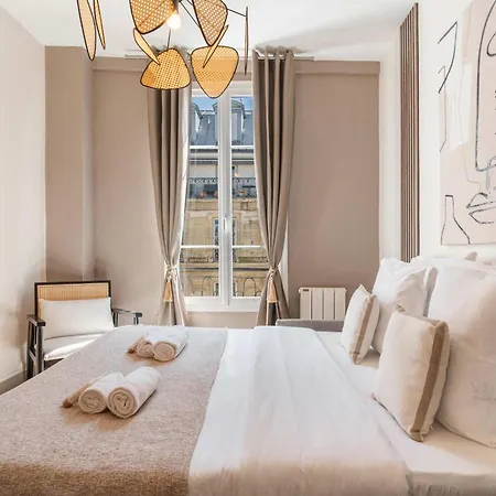 New Heaven Near Louvre Museum Paris